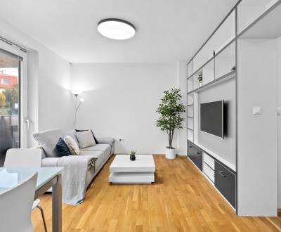 PREDAJ svetlý 2i apartmán s balkónom – Ďumbierska, Kramáre