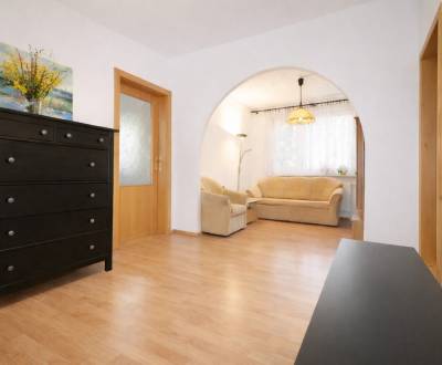 NUERA︱PREDAJ - 3i byt v pôvodnom stave v obľúbenej časti Petržalky