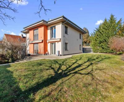 PREDAJ 6-izb. rodinný dom so záhradou a terasou pri lese, Staré Grunty