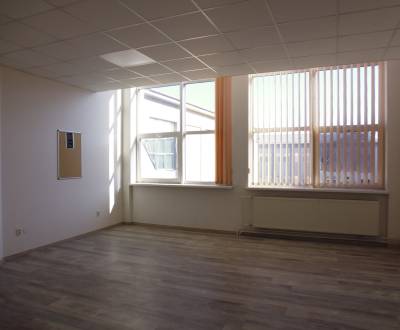 MASARYKOVA: Nebytové priestory 30 m2 - 3.posch., VÝŤAH, parkovanie