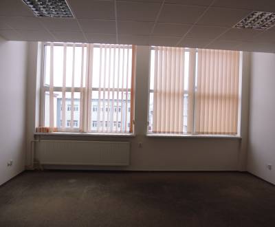 MASARYKOVA: Nebytové priestory 36 m2 - 3.posch., VÝŤAH, parkovanie