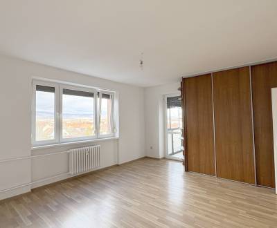 Exkluzívne predáme pekný 3-izbový byt vo Vajnoroch