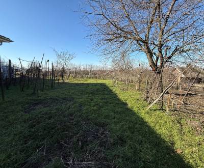 Výborná investícia! Pozemok so starým rodinným domom Svätý Peter