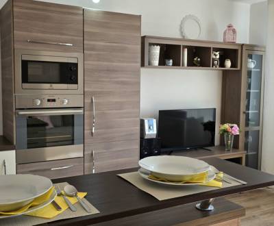 REZERVOVANÉ Exkluzívne na predaj nadštandardný 2 izb. byt s balkónom