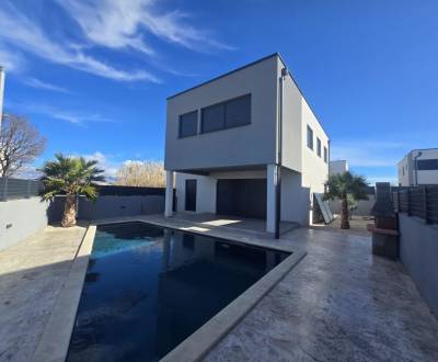 VRSI/ZUKVE - vila s bazénom