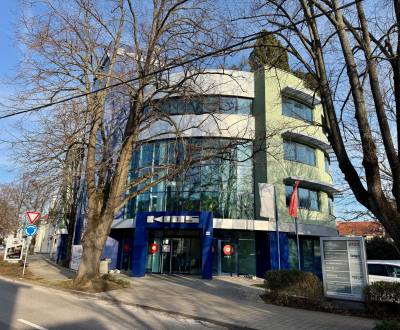 Moderné sídlo firmy v centre Piešťan - administratívne podlažie 256 m²