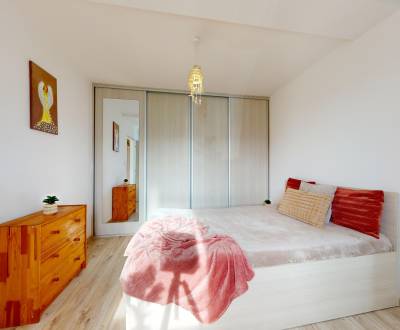 DOBROHOŠŤ- Prenájom  3i zariadeného bytu s predzáhradkou a parkingom