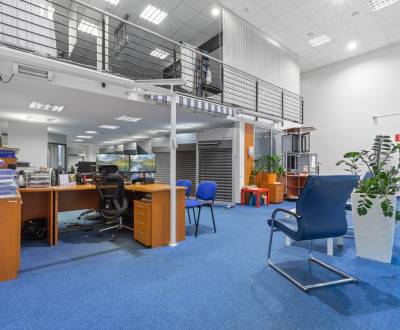 Kancelárie-Showroom 357 m², Zadunajská cesta, Petržalka, BA