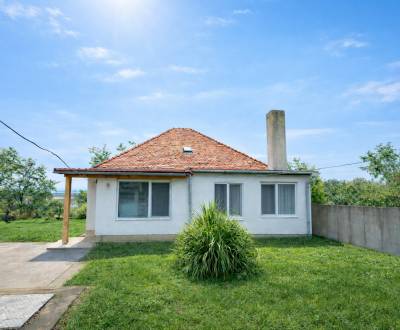 Bývajte vo svojom : dom a  pozemok 690 m², Veľké Ripňany 77.000,-EUR