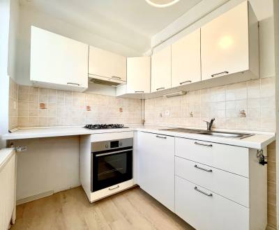 PREDAJ 1 - izbový byt, Bratislava - Ružinov, ul. Trenčianska