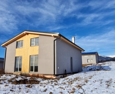 Únik z mesta, kde sa moderná architektúra stretáva s divokou prírodou?