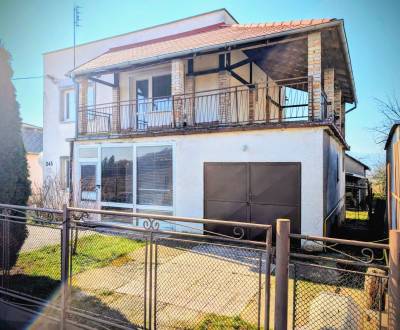 Rodinný dom s veľkou terasou a garážou v  Lastovciach za  73 500 €
