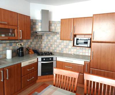 Zariadený 3 izbový byt s lodžiou, Beniakova ulica, BA IV. Karlova Ves