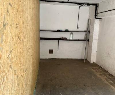 Garáž Rajčianska ul., Vrakuňa