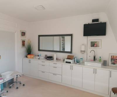 JARKOVÁ: 19,5 m2 - VOĽNÉ nebytové priestory, VODA - ideálne na SLUŽBY 