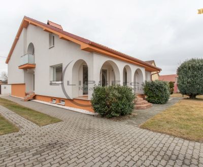 NA PREDAJ priestorovo veľkorysý 7-izbový rodinný dom s garážou, Gajary
