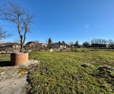 Pozemok na okamžitú výstavbu RD – siete, cesta, osvetlenie