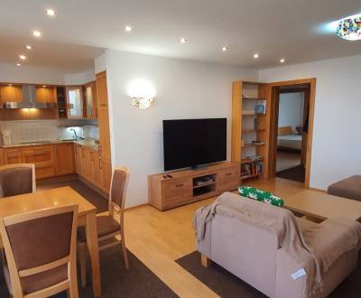 Prenajmeme krásny 2 izb byt s pekným výhľadom na hrad 