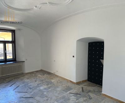 Exkluzívny prenájom kancelárskeho priestoru – historická budova, Hlavn