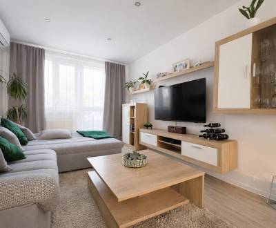 Krásny zariadený 3-izbový byt po kompletnej rekonštrukcii + garáž