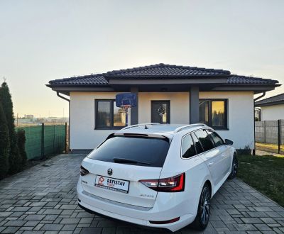 Tehlová novostavba s bazénom a terasou – Geča pri Košiciach