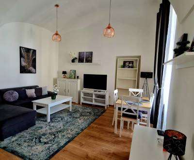 PRENÁJOM - Pekný - 3 izbový byt - Hlavná ulica, Košice