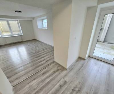 3 izbový byt Bánovce nad Bebravou / CENTRUM-SEVER / POZEMOK 77m2