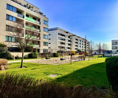 Klimatizovaný 2-izb. byt s veľkou lodžiou – tichý vnútroblok 