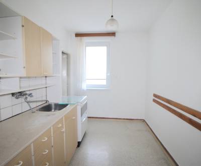 3-izb.byt v Ružovej doline, tehlový byt s balkónom 