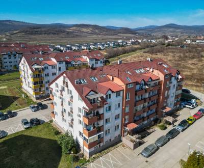 3 IZBOVÝ BYT V SRDCI PEZINSKÝCH VINÍC - Dona Sandtnera