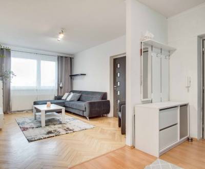 Tehlový prerobený 2-izbový byt s loggiou v centre, Šurany – 47,24m2