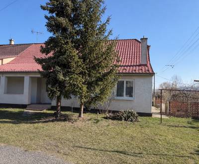 Dom na okraji obce s veľkým pozemkom 2083 m² – Jablonica