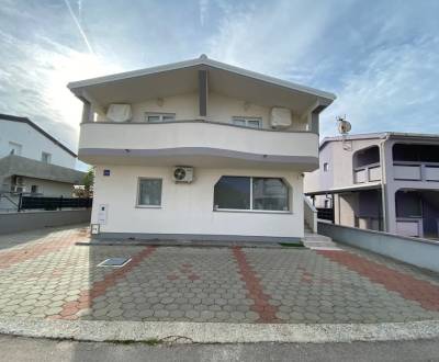 HR/Ostrov VIR- Predaj 2 zariadených apartmánov za cenu 1 - 95m2 