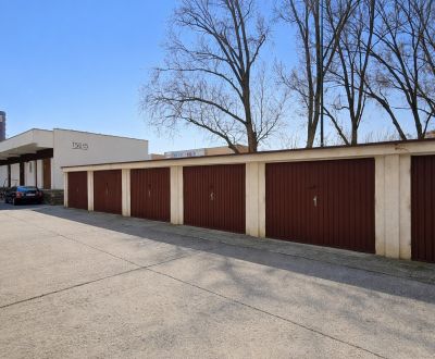 Samostatná garáž, Nám. hraničiarov, začiatok Petržalky