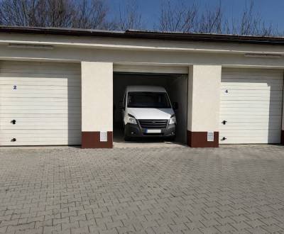 Murovaná garáž 22 m² | brána 2,5 m | vhodná aj pre dodávku – Senica