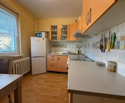 Prenájom 2 - izbového bytu, Handlová 