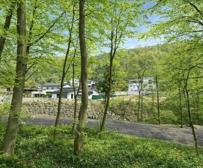 Hľadáte bývanie pod lesom v tesnej blízkosti Bratislavy? 