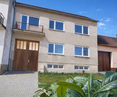 Dvojpodlažný 5 izb. dom, hosp. budova, pozemok 824m2, Smrdáky