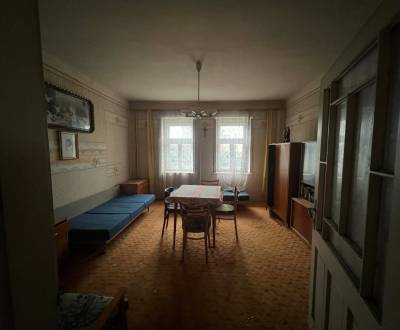 PREDAJ - Rodinný dom na rekonštrukciu s veľkým pozemkom – Kuraľany