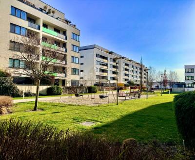 Klimatizovaný 2-izb. byt s veľkou lodžiou – tichý vnútroblok 