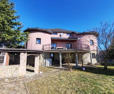 Dizajnový kúsok s výhľadom na mesto a Slánske vrchy