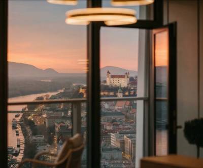NUERA︱EUROVEA TOWER - 3i byt s výhľadom na hrad, 111+20 m2, LUX 37.np