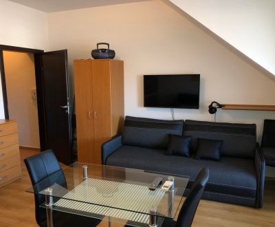Na predaj apartmán s balkónom Podhájska