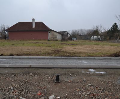Na predaj slnečný a rovinatý stavebný pozemok Šurany