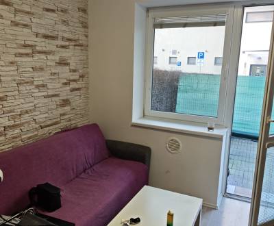 Na prenájom garsónka s predzáhradkou – Rovinka, (pri Urban fitness)