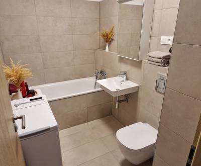 Nový 2-izb.byt s pred-záhradkou a parkovaním. B.Kostol