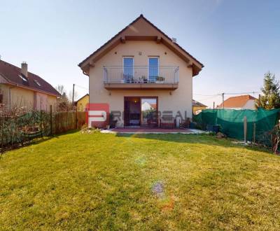 Na PREDAJ dvojpodlažný 5 izbový rodinný dom v obci Šenkvice