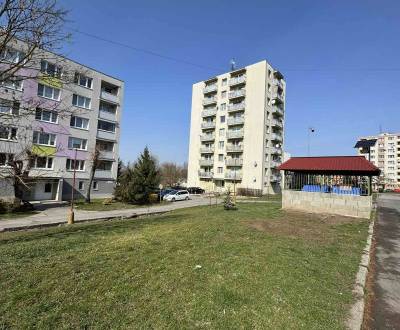 Čiastočne zrekonštruovaný 3-izbový byt s balkónom v top lokalite, Šahy