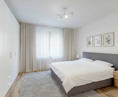 PREDAJ - 4-izb. byt na Sklenárovej ul., 67 m2, komplet. rekonštrukcia