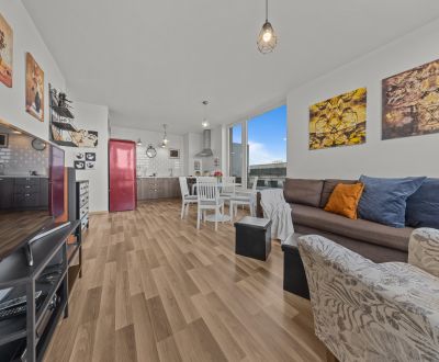VEĽKORYSÝ 4-IZBOVÝ BYT 88,85 m², TERASA 55,10 m², 2x GARÁŽ,SLNEČNICE